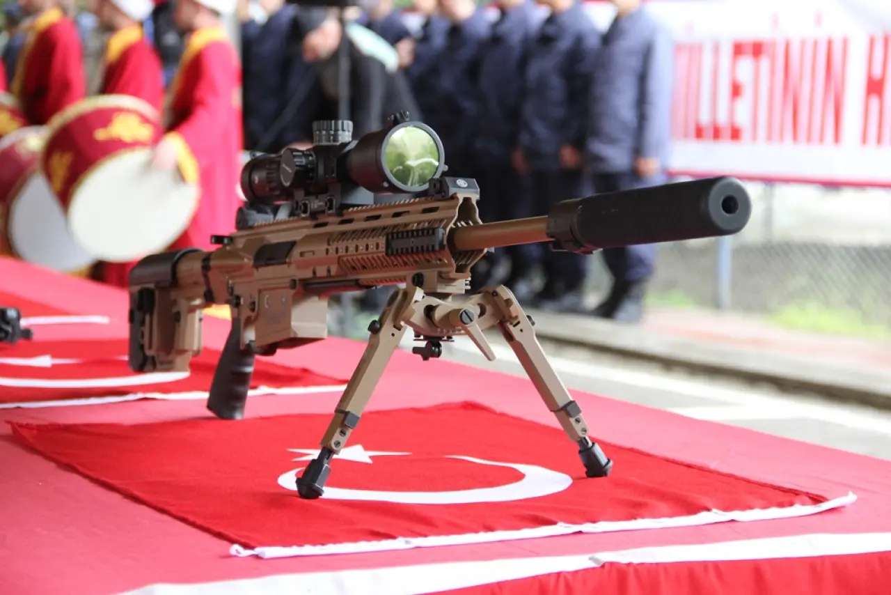 Eller Bayrakta Yürekler Gururla Çarptı 3
