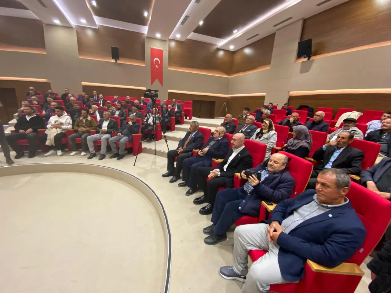 İktidarın Ekonomi Politikalarını Eleştirdi 1