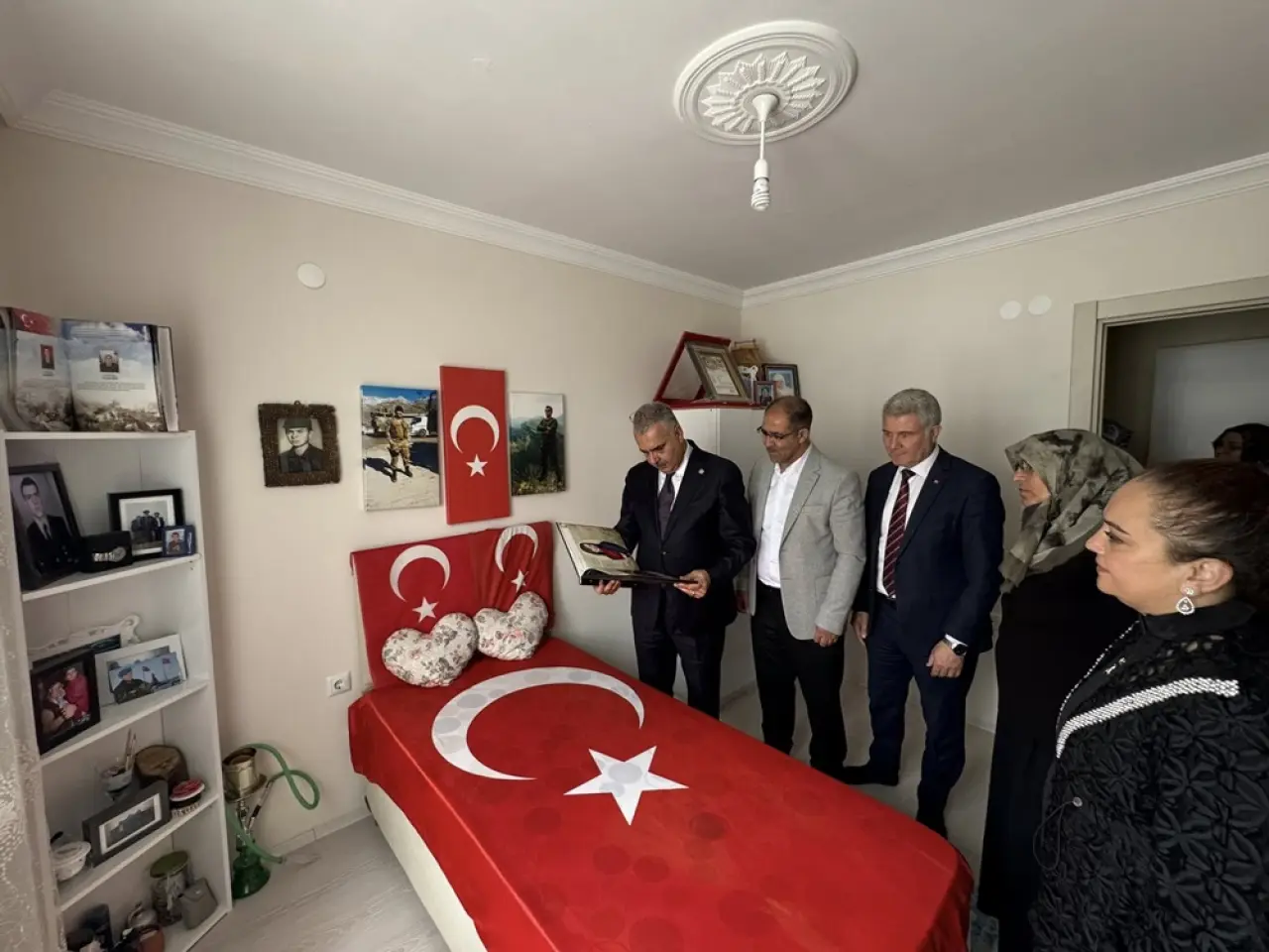 Ahlatcı’dan Şehit Annesine Vefa Ziyareti 1