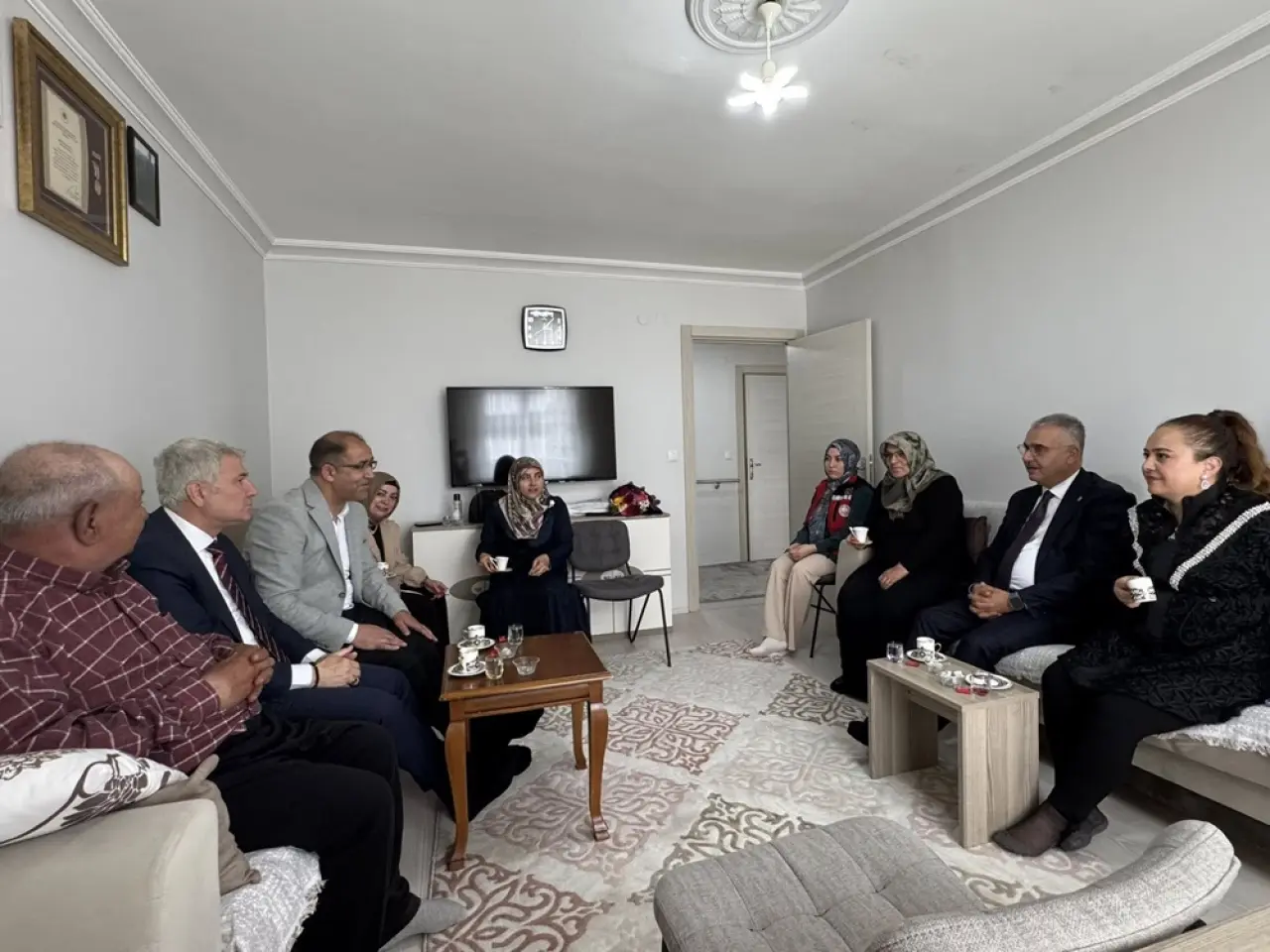Ahlatcı’dan Şehit Annesine Vefa Ziyareti 6