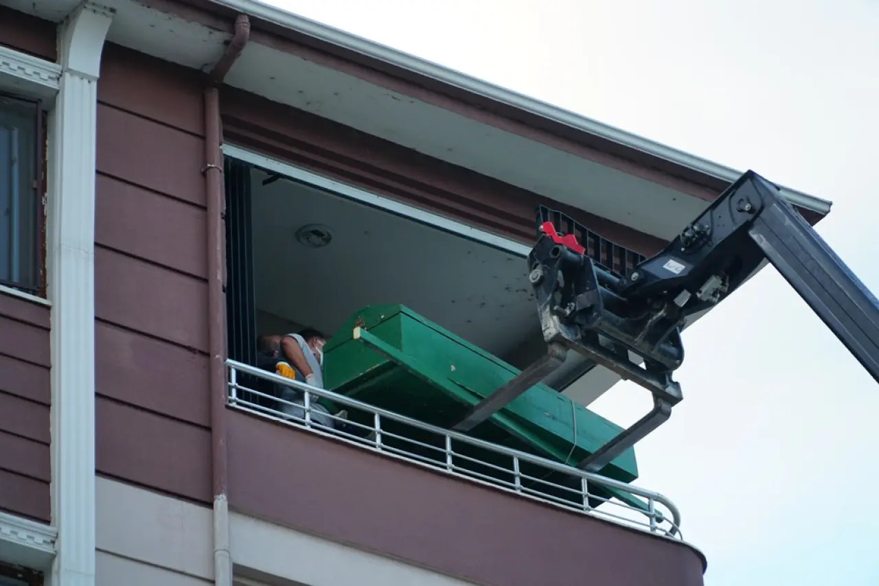 250 Kiloydu, Cenazesi Böyle Çıkarıldı 3