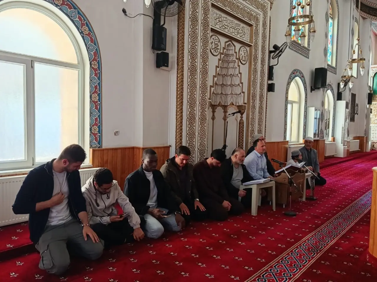 Farklı Ülkelerden Öğrenciler ile Görme Engelliler Camide Buluştu 2