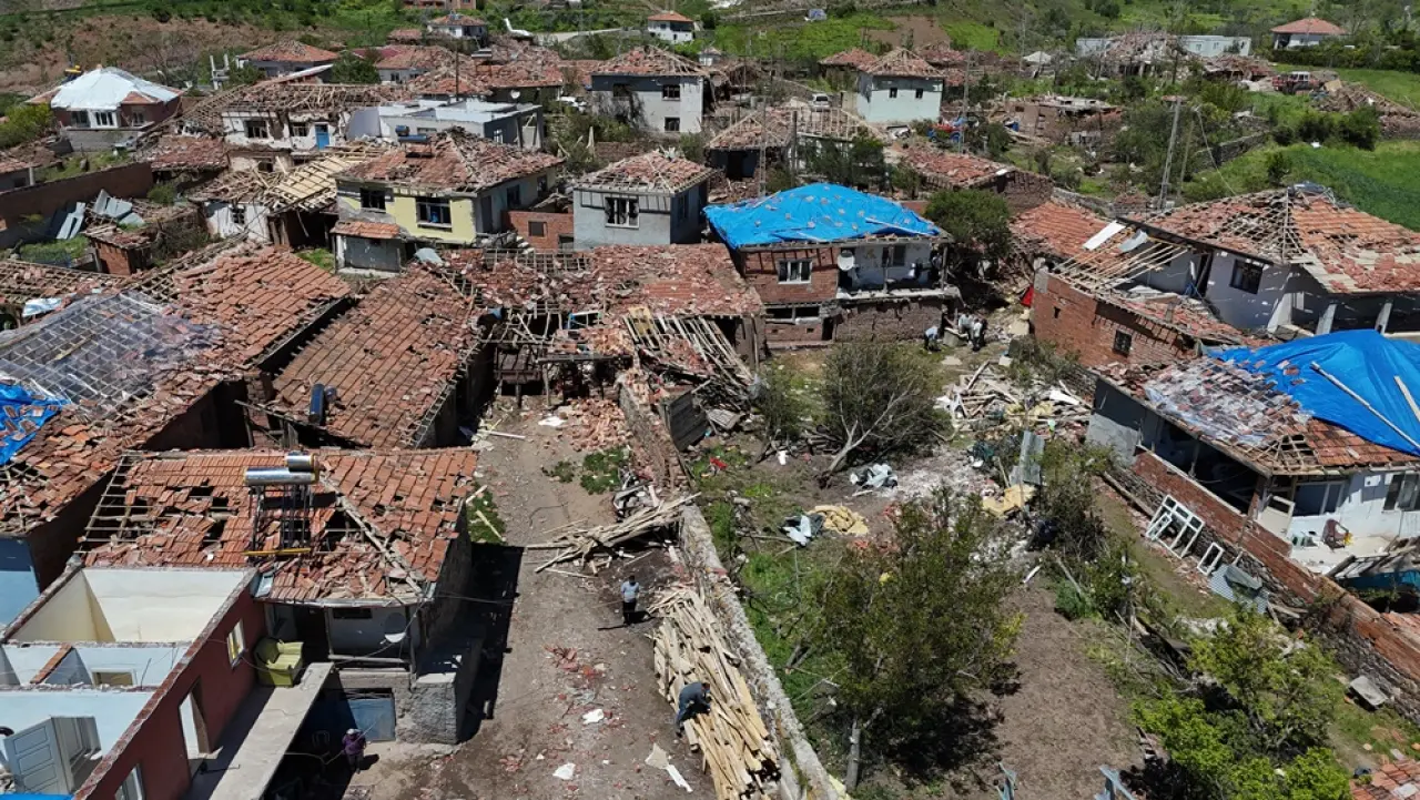 Hortum Felaketi Yaşayan Köyde Çalışmalar Sürüyor 4
