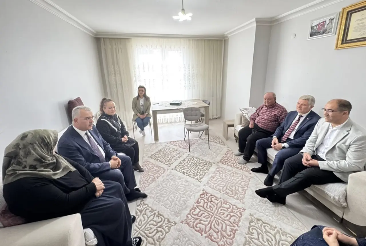 Ahlatcı’dan Şehit Annesine Vefa Ziyareti 5