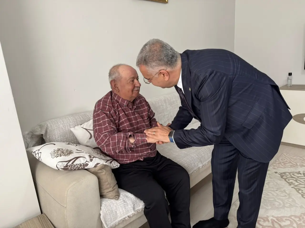 Ahlatcı’dan Şehit Annesine Vefa Ziyareti 3