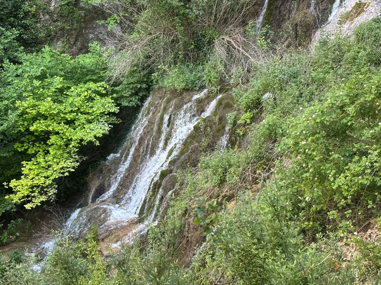 Doğaseverlerin Rotası Örencik Şelalesi Oldu 1