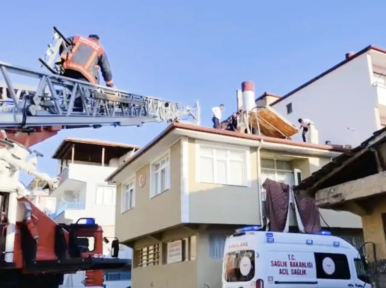 Tamir İçin Çıktığı Çatı Mezarı Oldu 4