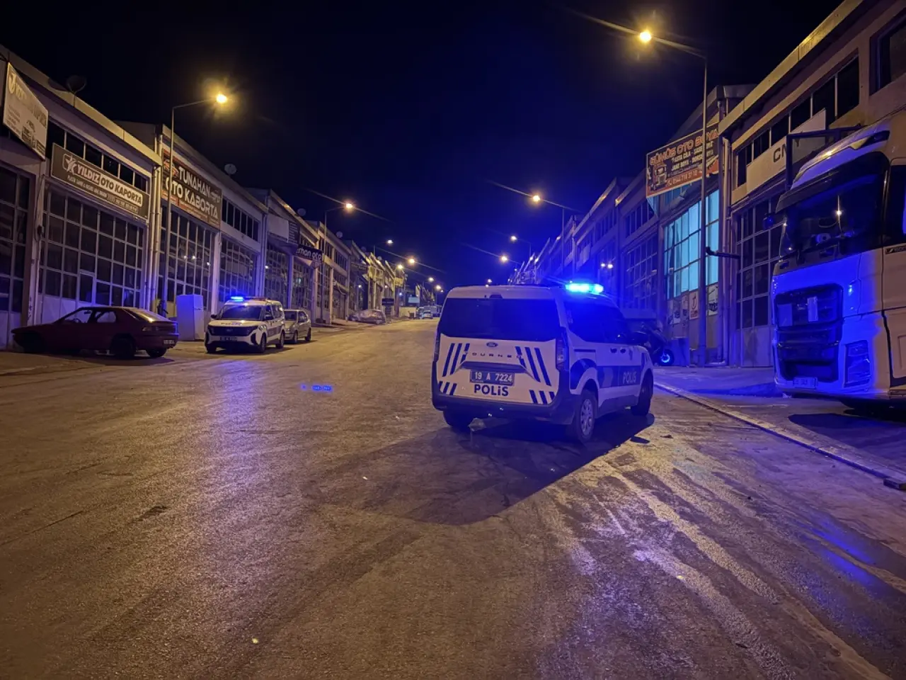 İş Yerinde Bıçaklı Kavga: 2 Yaralı 1