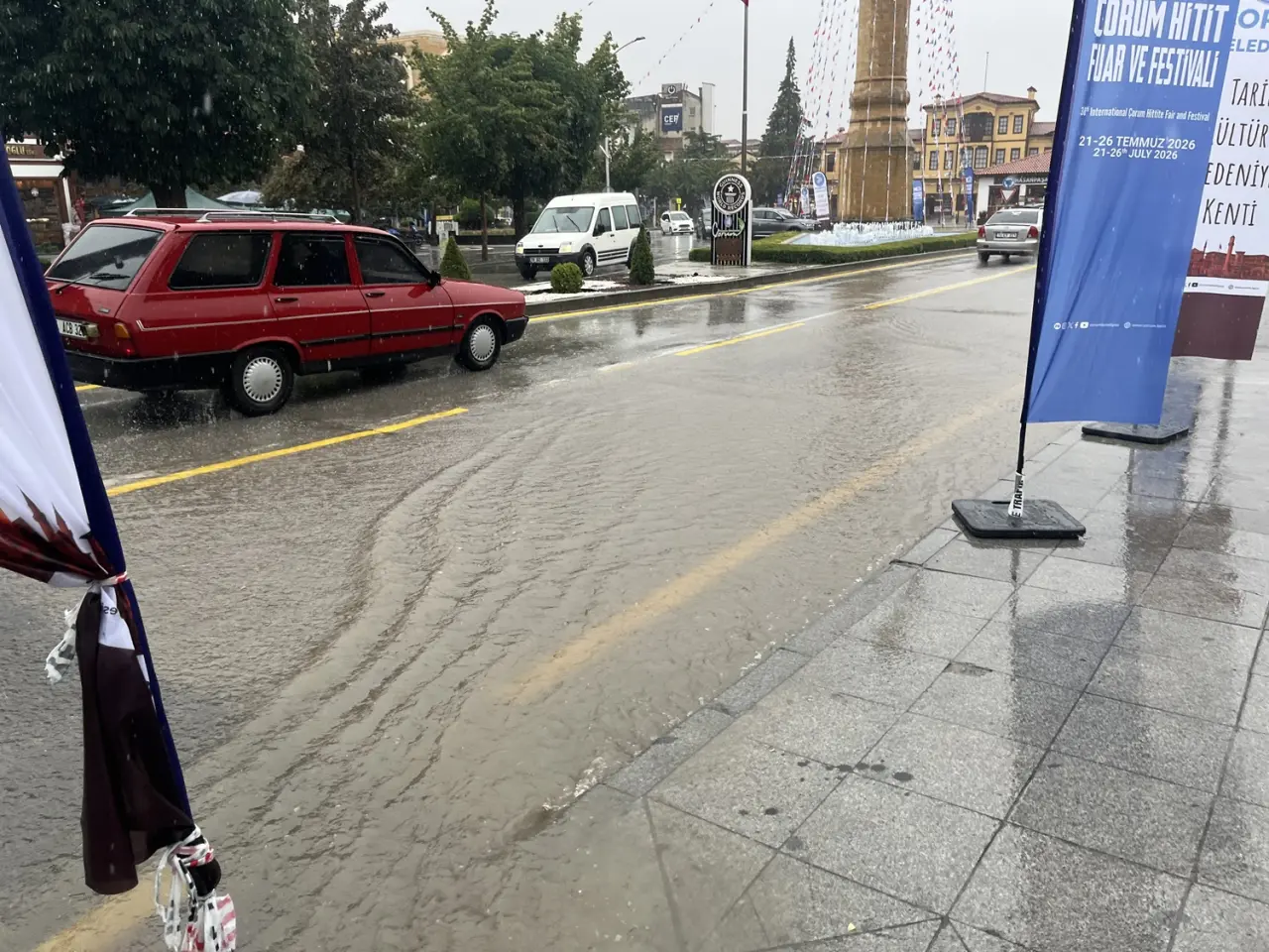Sağanak Yağış Hayatı Felç Etti 9