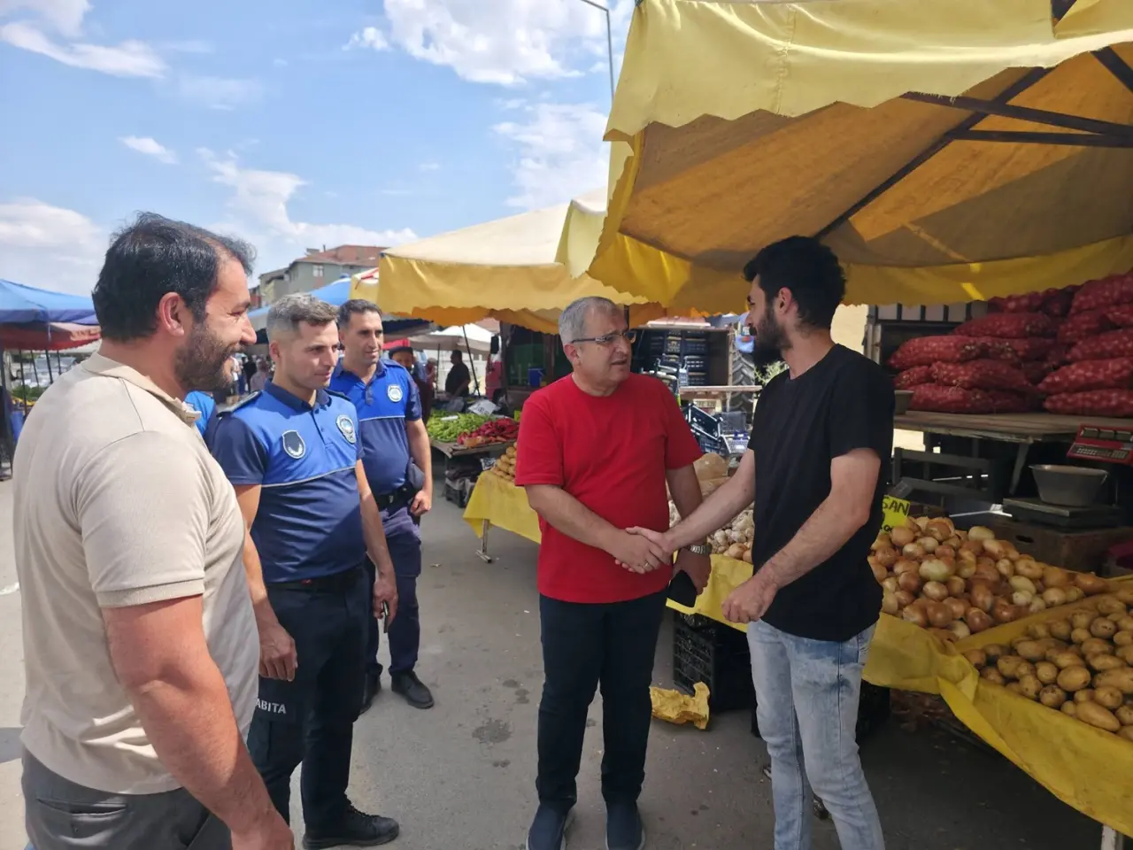 Pazar Yerinde Vatandaşı Dinledi 1