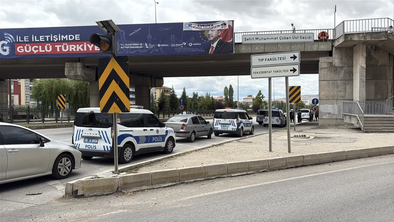 Bisikletle Geldi, Herkes Ona Bakarken Köprüden Atladı! 1