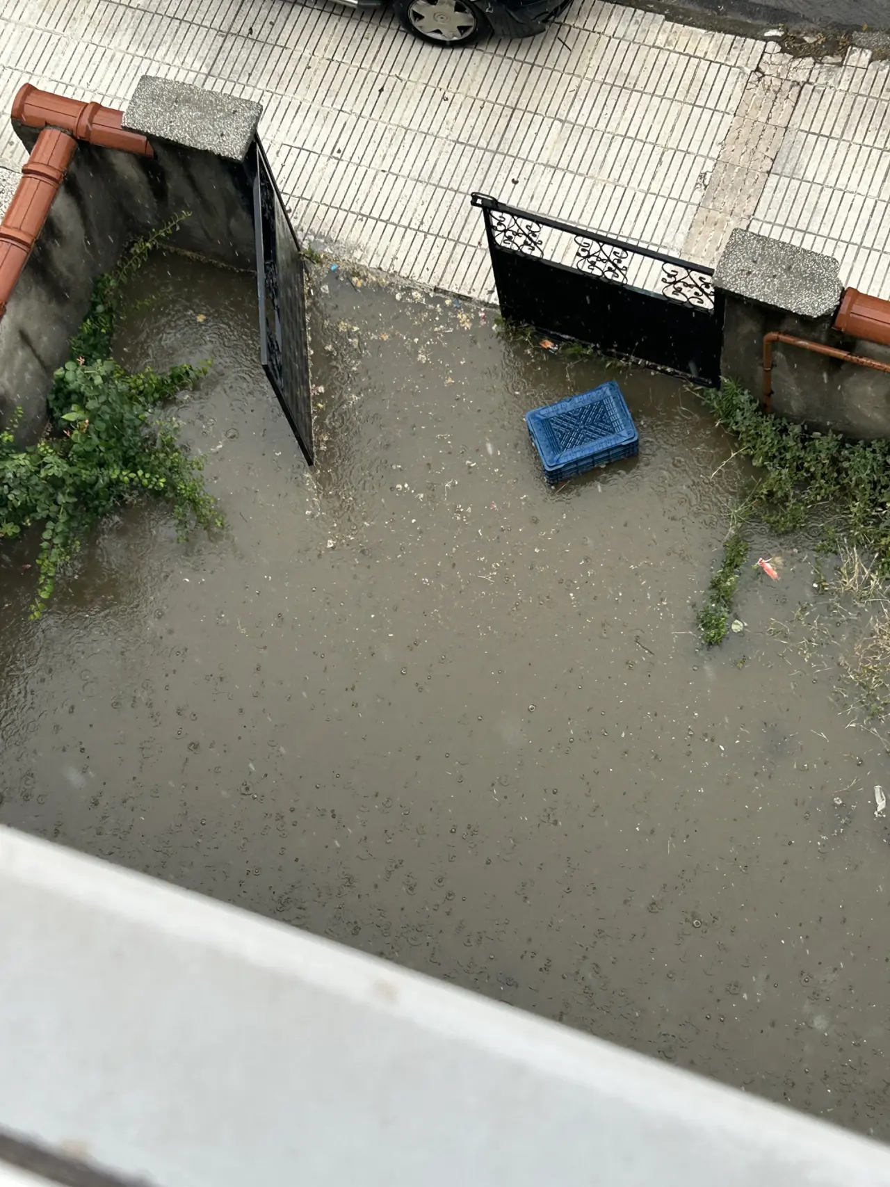 Sağanak Yağış Hayatı Felç Etti 10