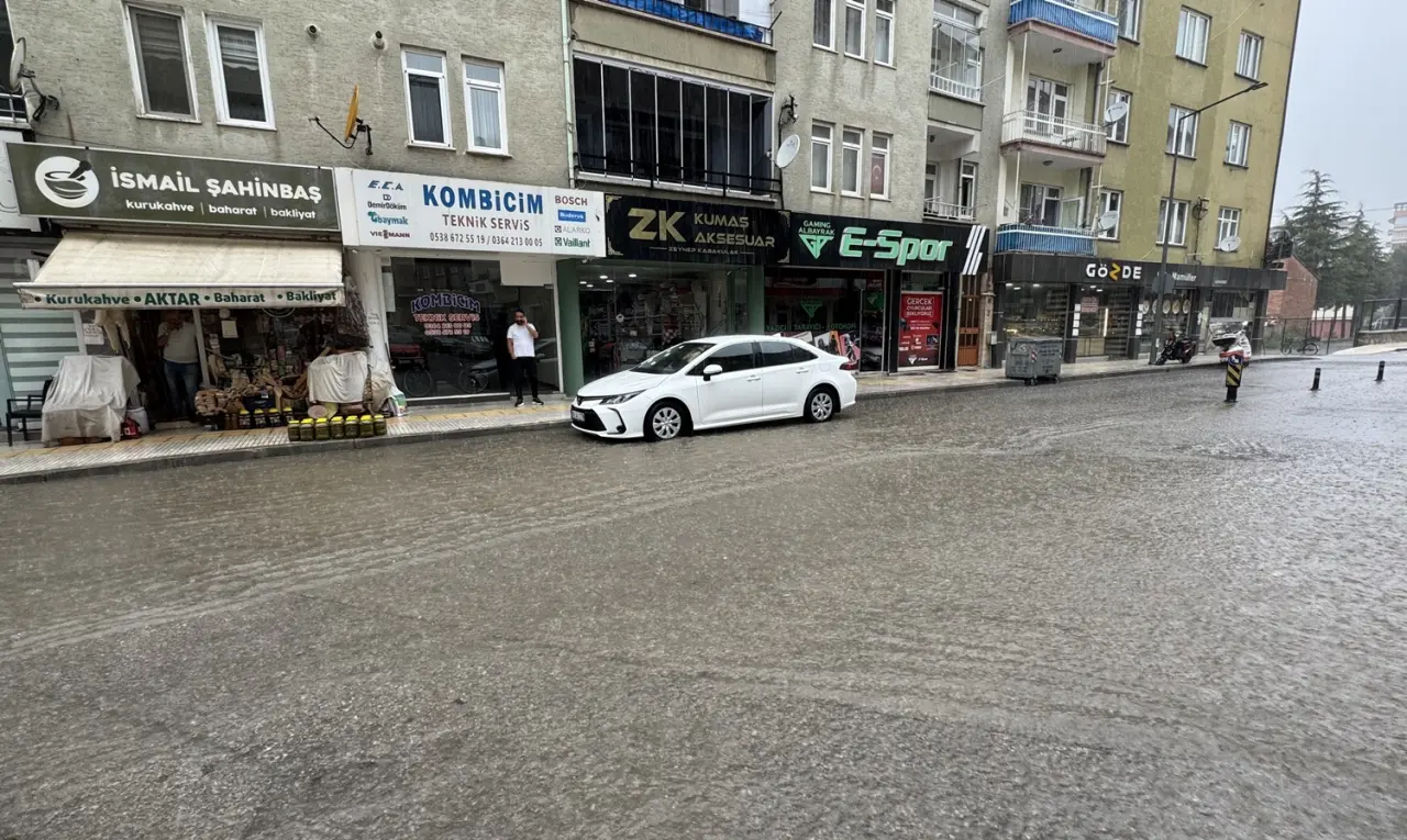 Sağanak Yağış Hayatı Felç Etti 1