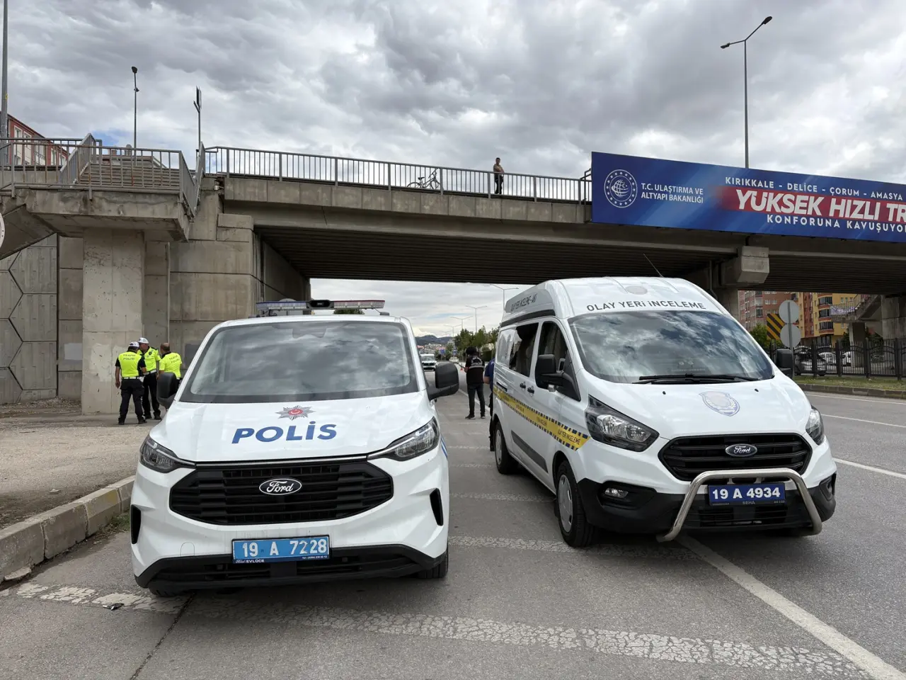 Bisikletle Geldi, Herkes Ona Bakarken Köprüden Atladı! 3
