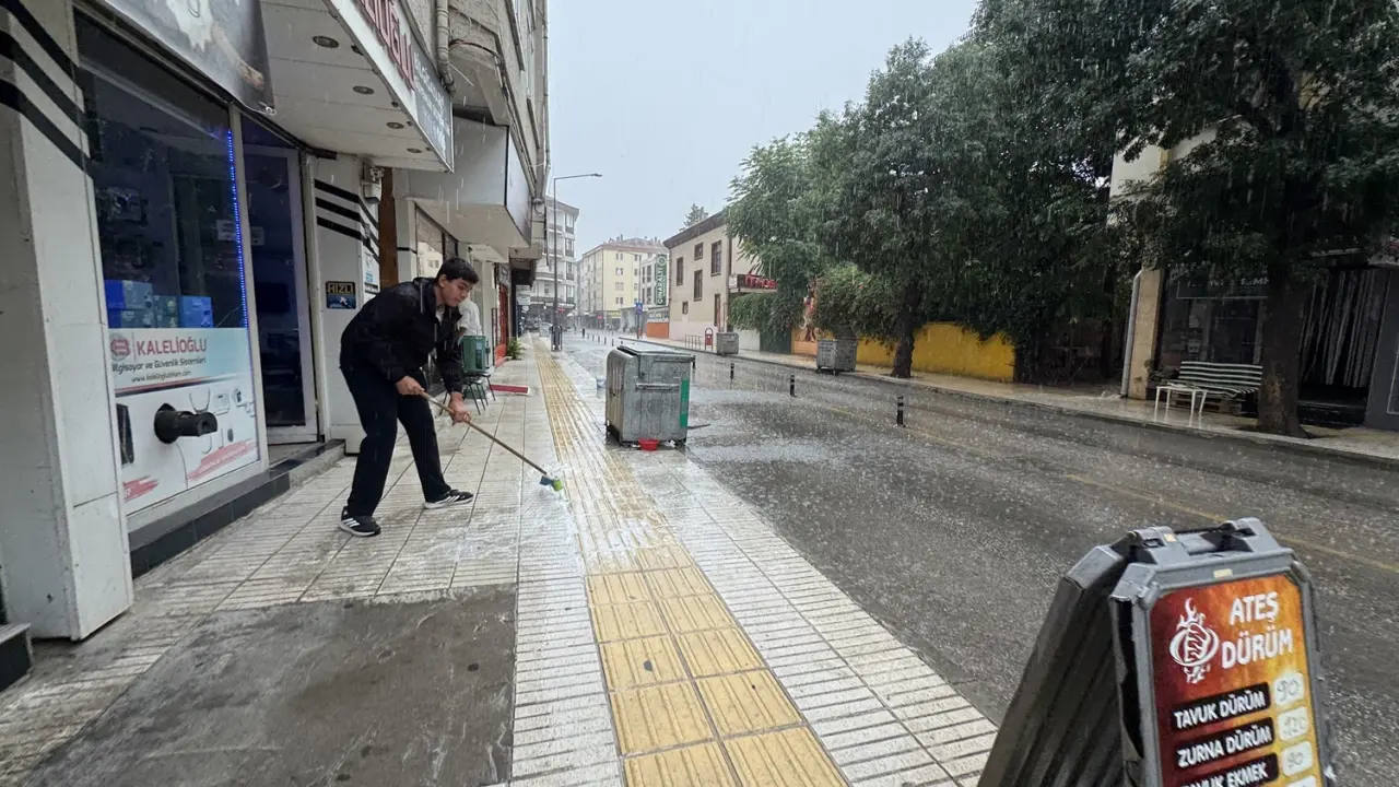 Sağanak Yağış Hayatı Felç Etti 2