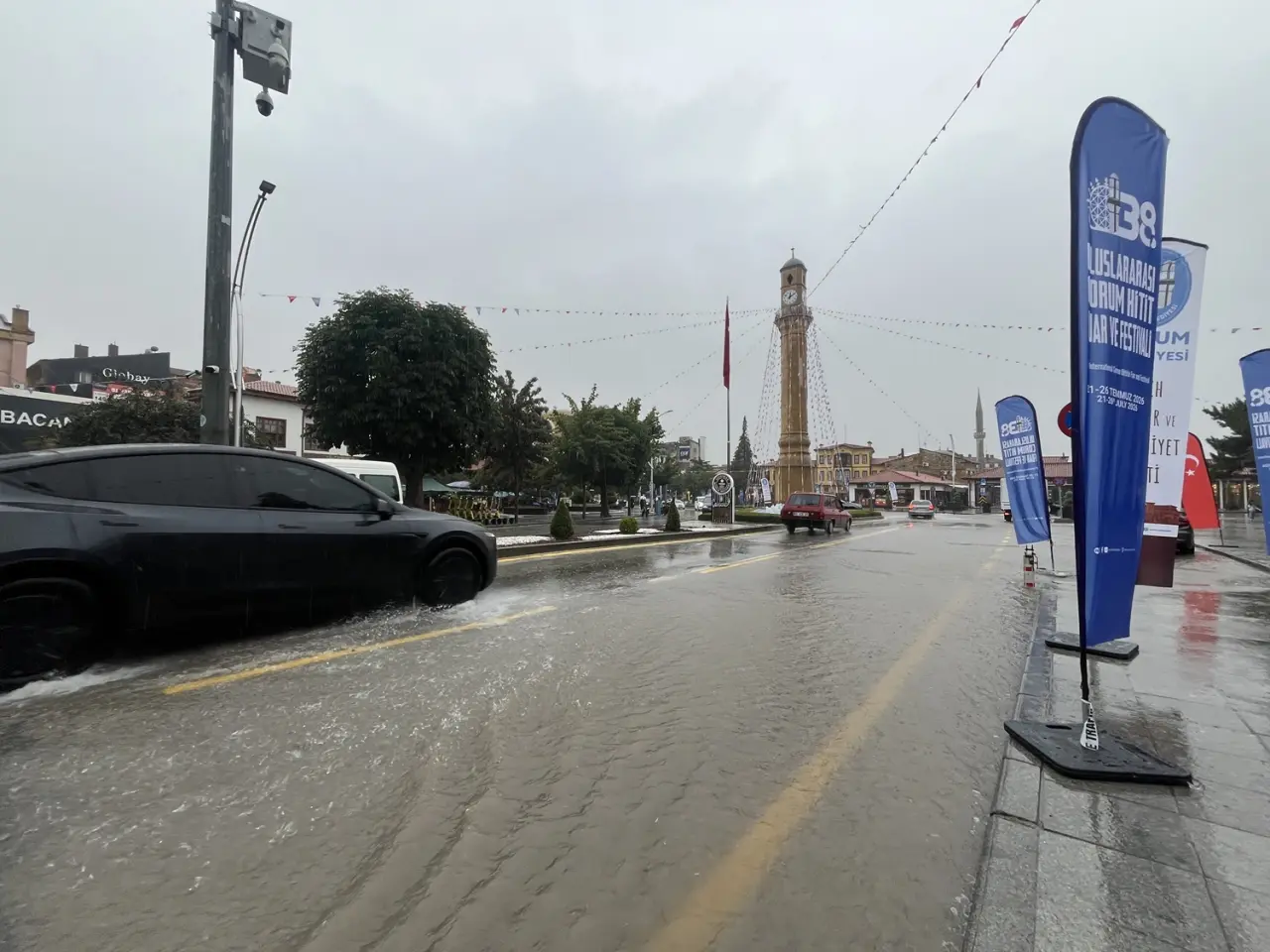 Sağanak Yağış Hayatı Felç Etti 6