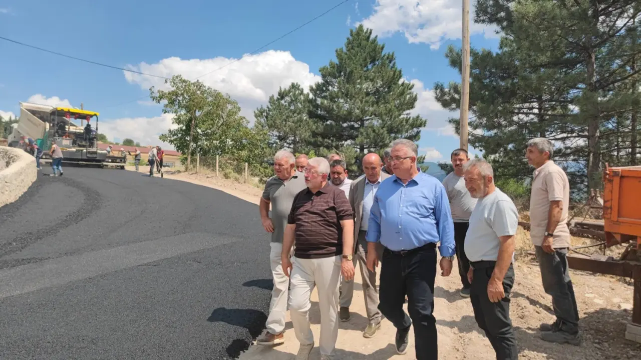 Çorum Belediyesinden Oğuzlar’a Asfalt Desteği 6
