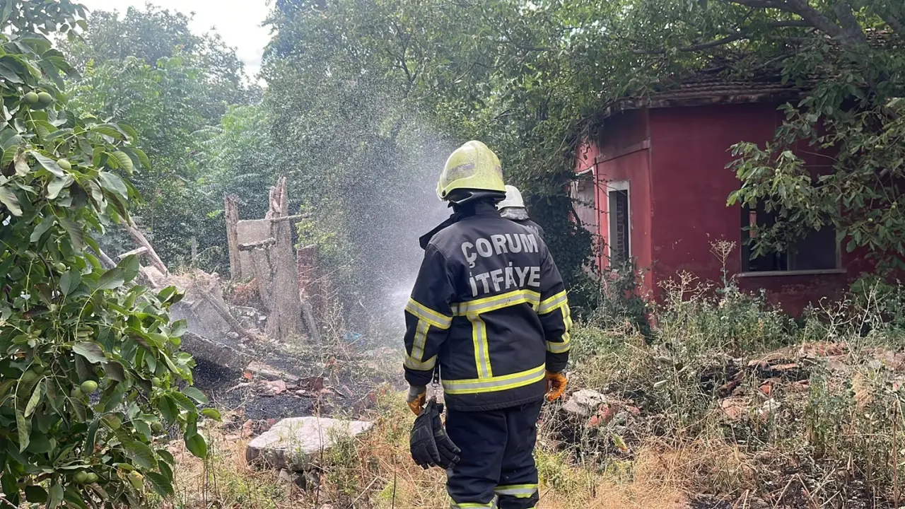 Yangın, Evlere Sıçramadan Söndürüldü 5