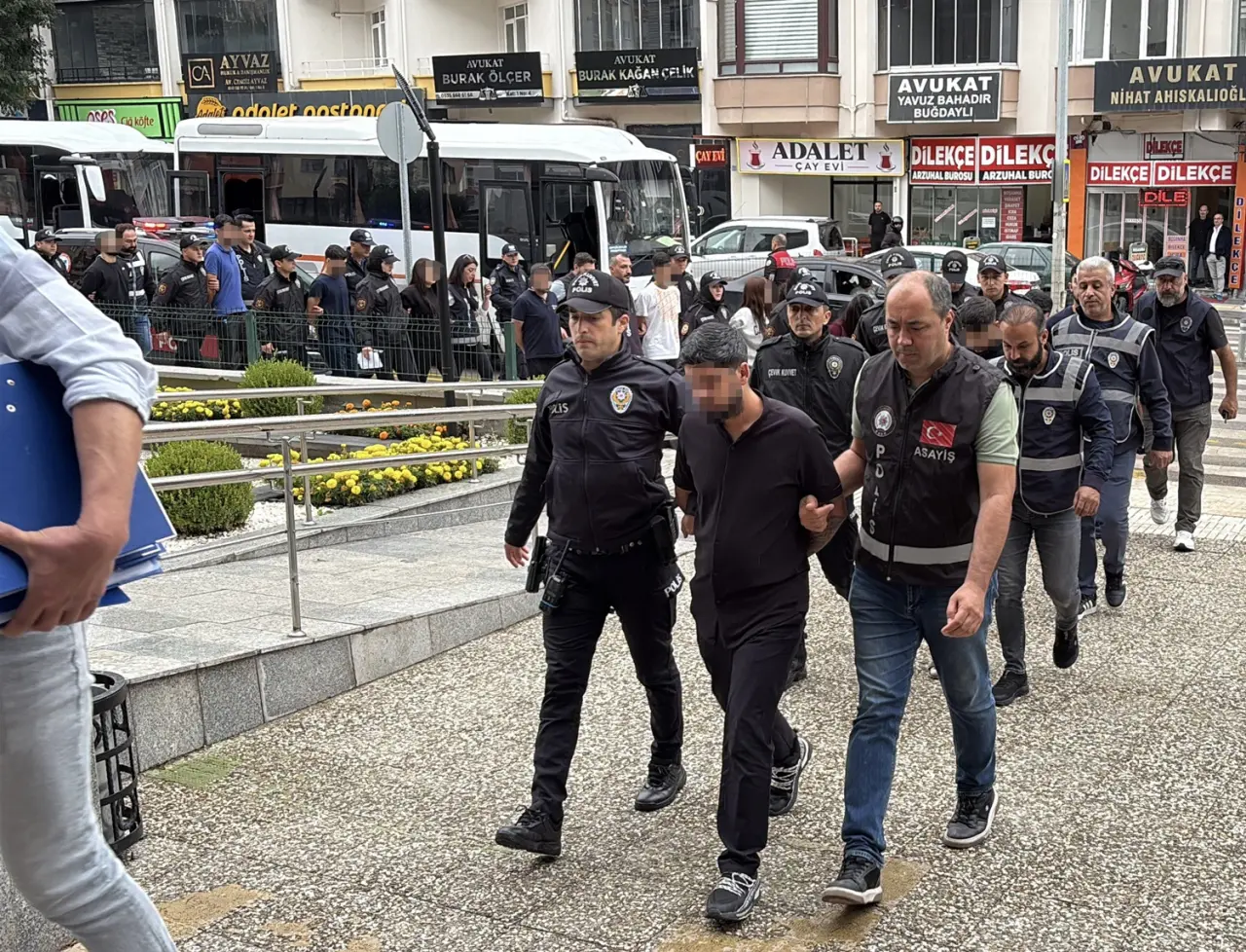 Dolandırıcılık Operasyonunda 15 Tutuklama 1