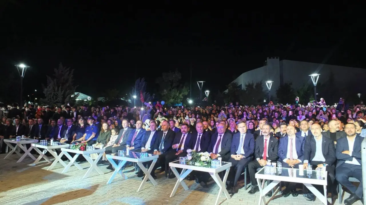 Kıraç, Sungurlu’da Hayranlarıyla Buluştu 3