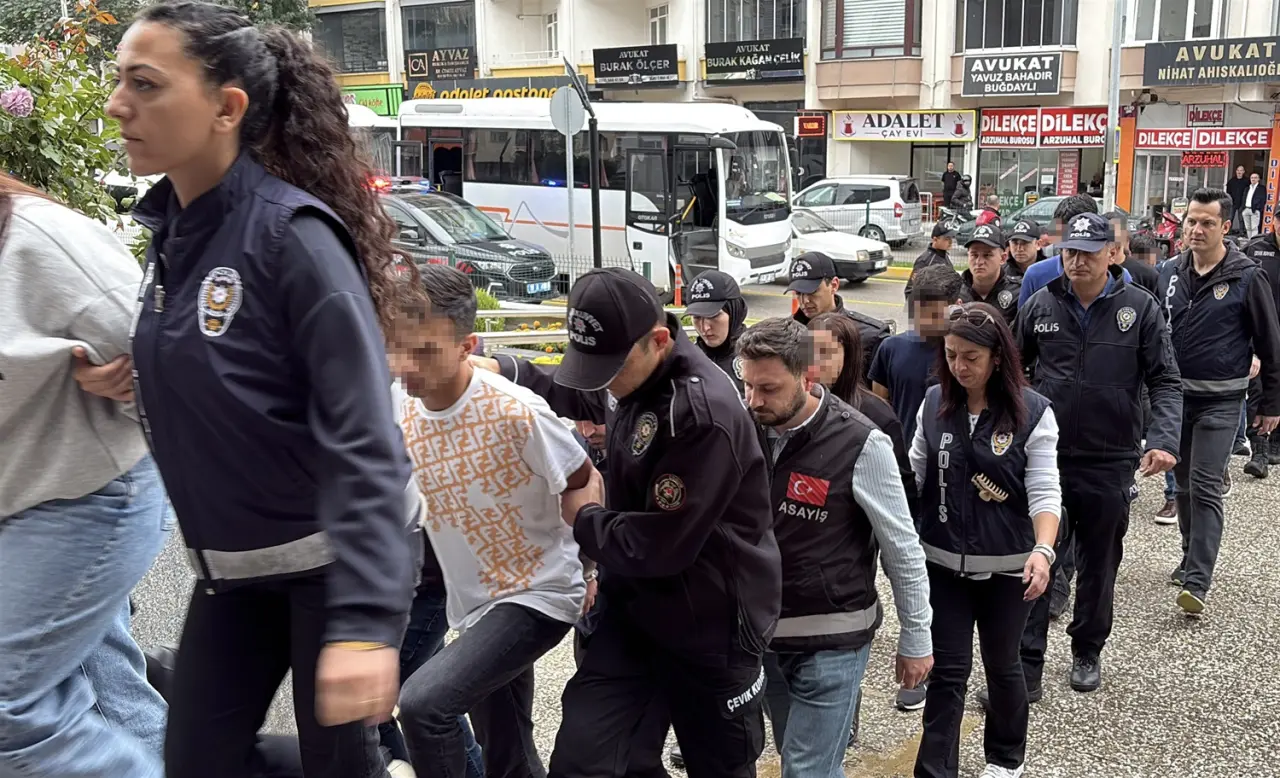Dolandırıcılık Operasyonunda 15 Tutuklama 3