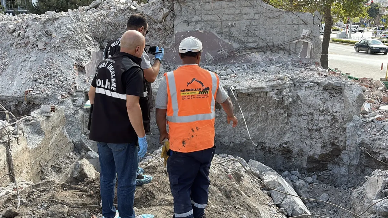 Okul Yıkımında Şoke Eden Manzara 6
