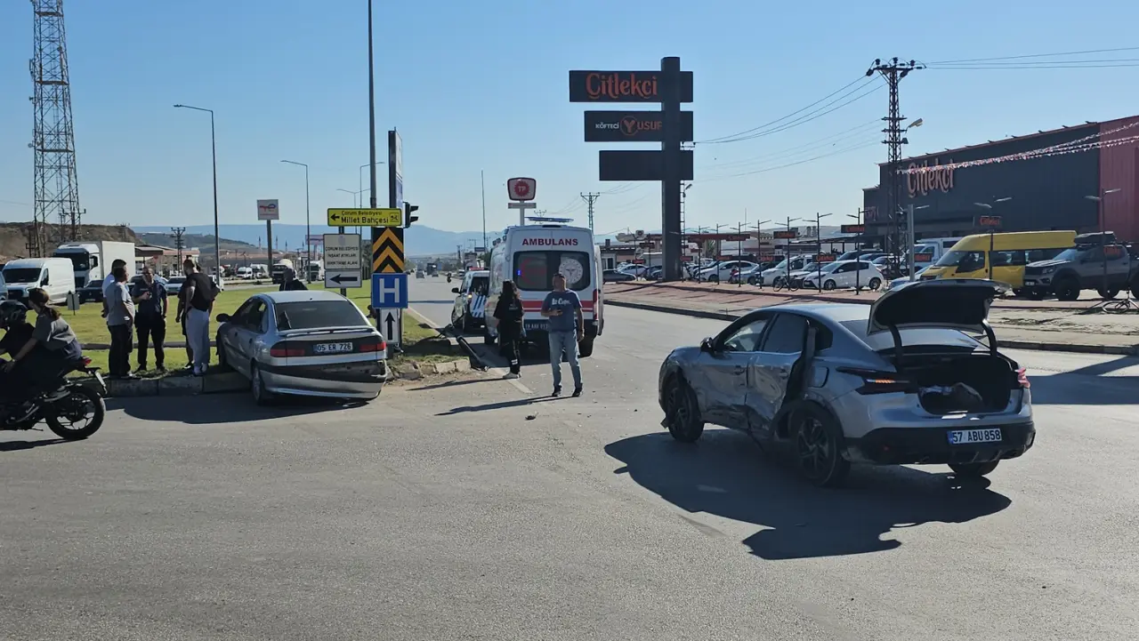Çevreyolunda Otomobiller Birbirine Girdi 1