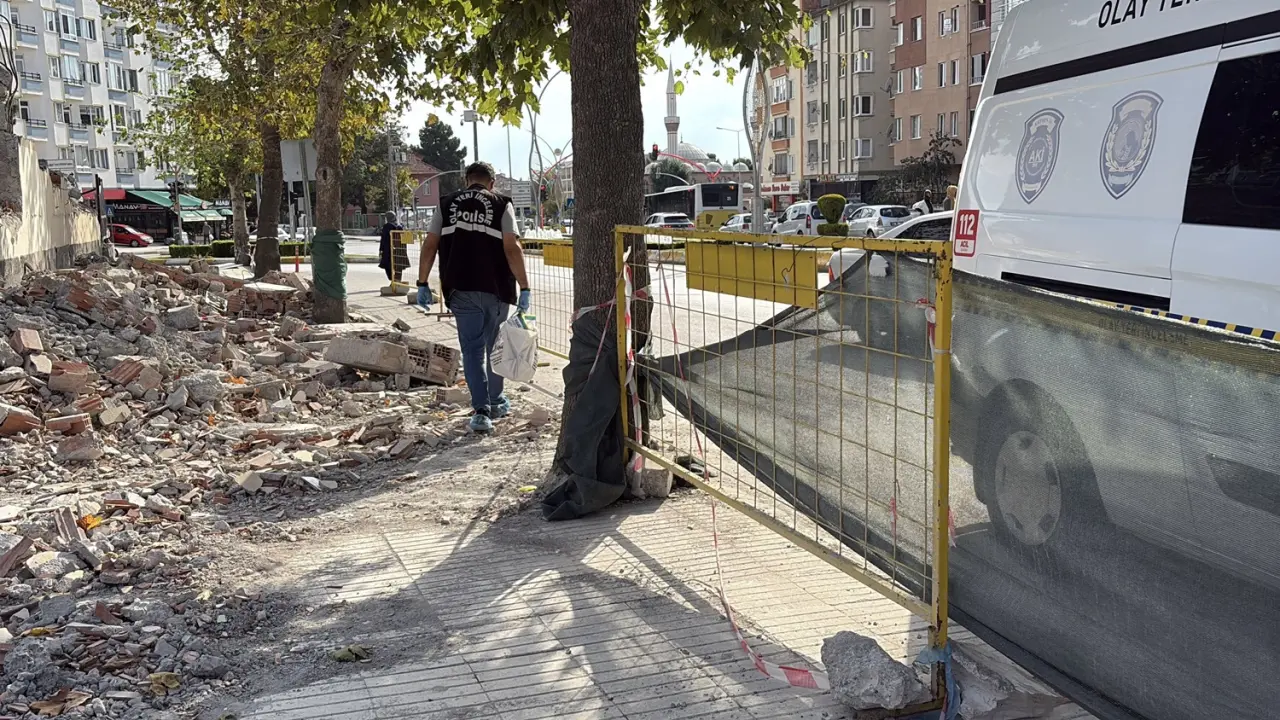 Okul Yıkımında Şoke Eden Manzara 3