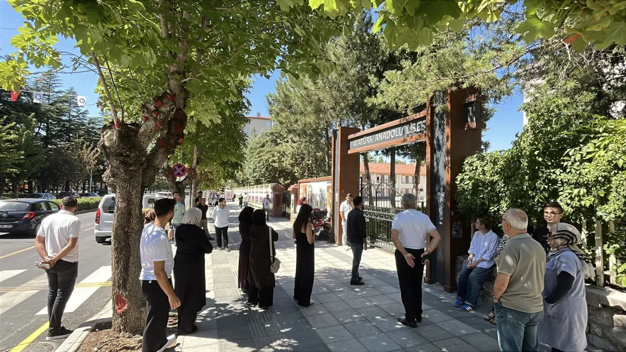 Adaylar İçeride, Aileler Dışarıda Ter Döktü 6