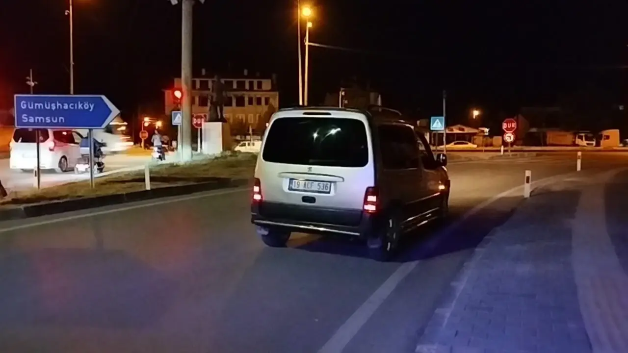Otomobil ile Elektrikli Motosiklet Çarpıştı 5