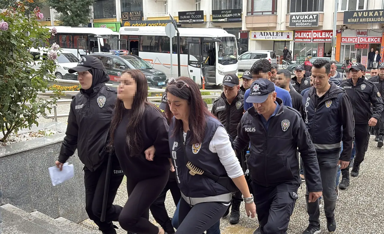 Dolandırıcılık Operasyonunda 15 Tutuklama 4