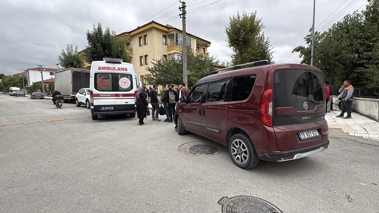 Hafif Ticari Araç ile Elektrikli Motosiklet Çarpıştı 3
