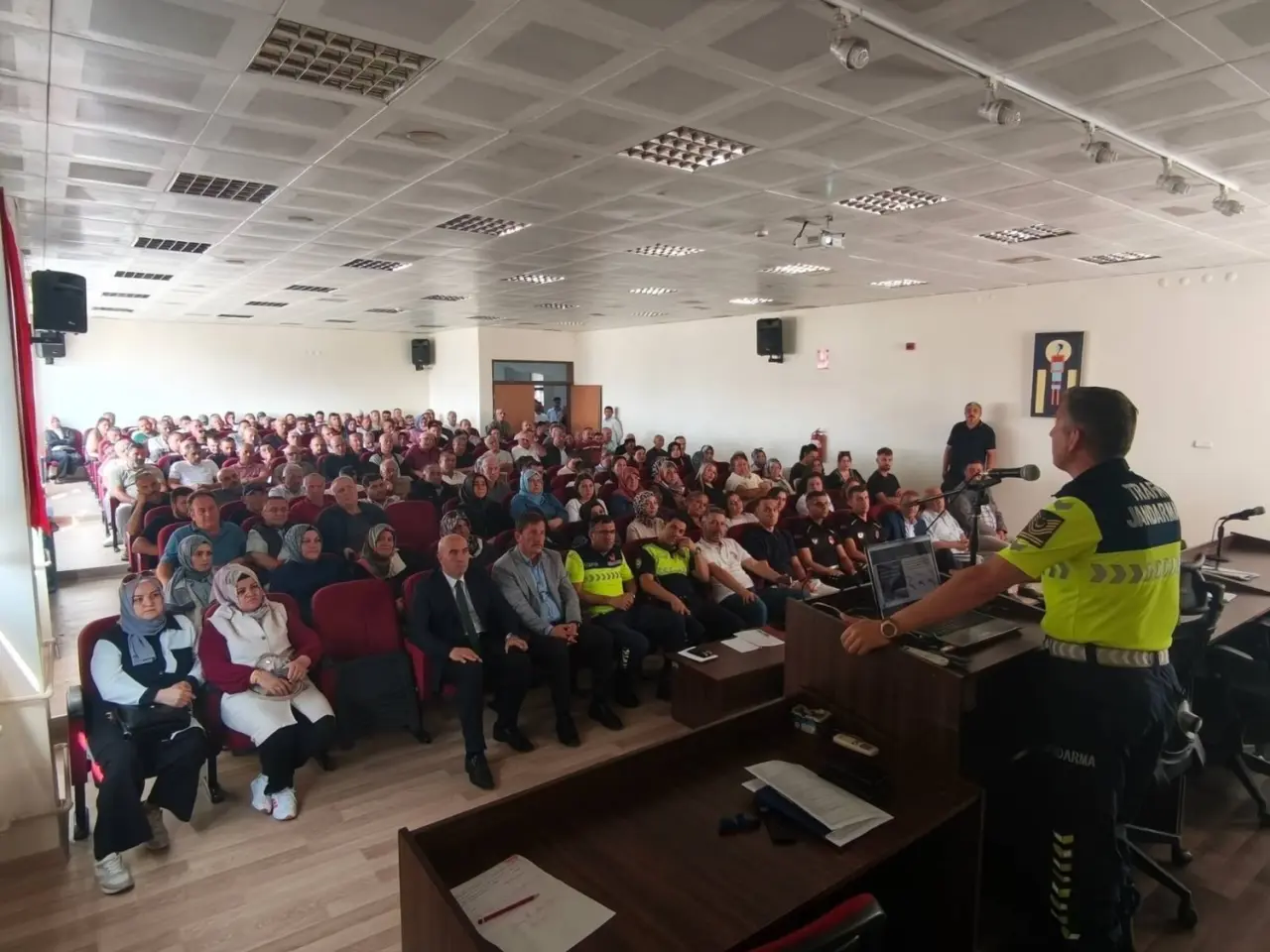 Okul Servis Şoförleri ve Rehber Personele Trafik Eğitimi 1