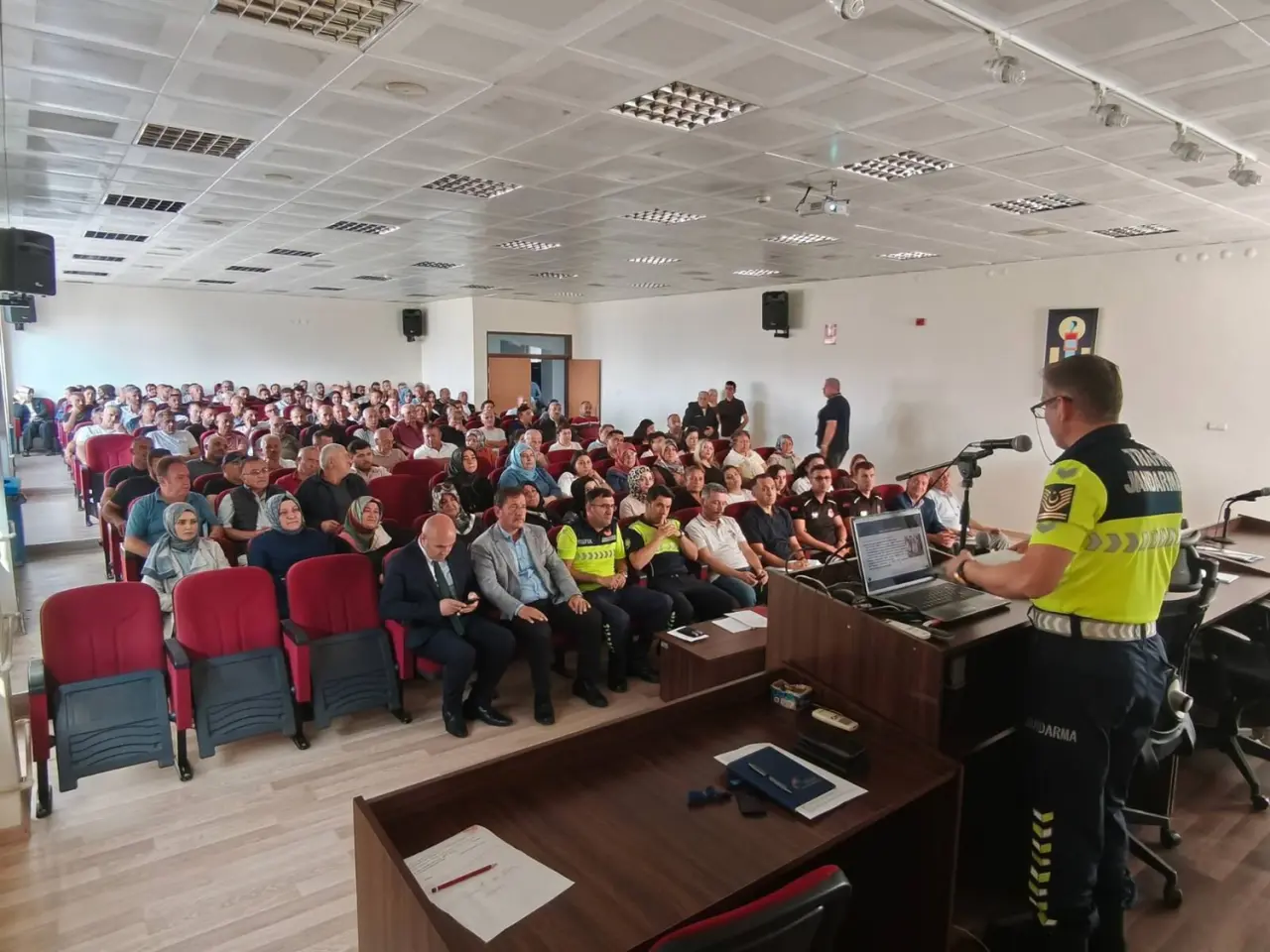 Okul Servis Şoförleri ve Rehber Personele Trafik Eğitimi 3