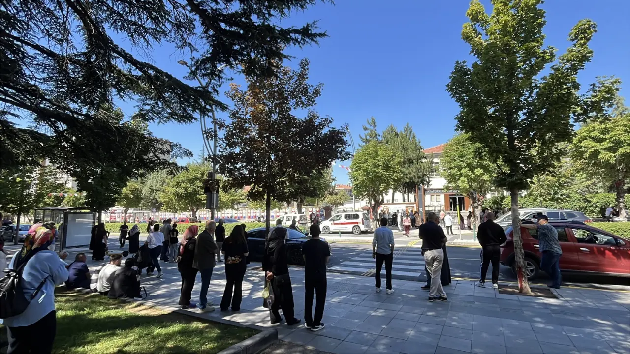 Adaylar İçeride, Aileler Dışarıda Ter Döktü 4