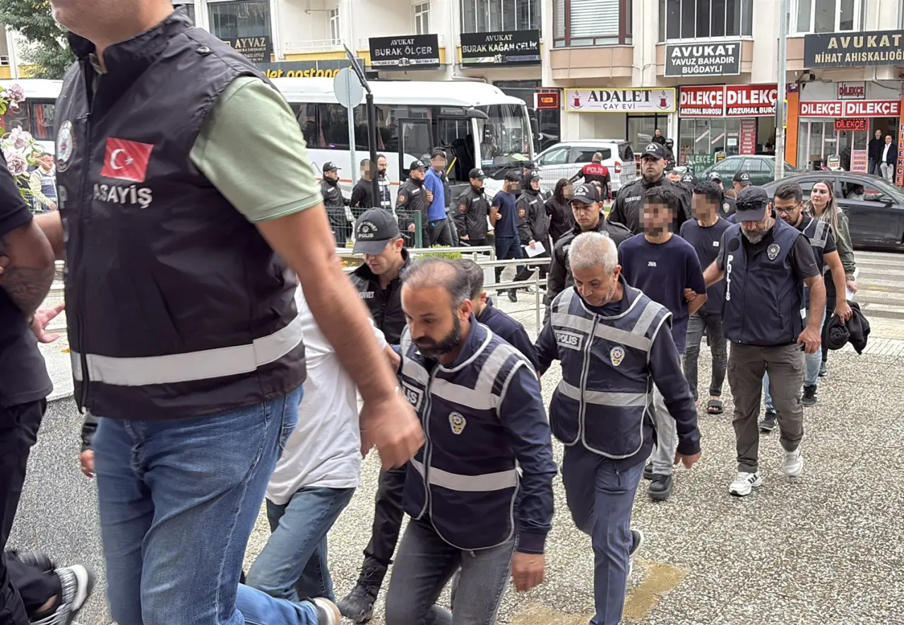 Dolandırıcılık Operasyonunda 15 Tutuklama 2
