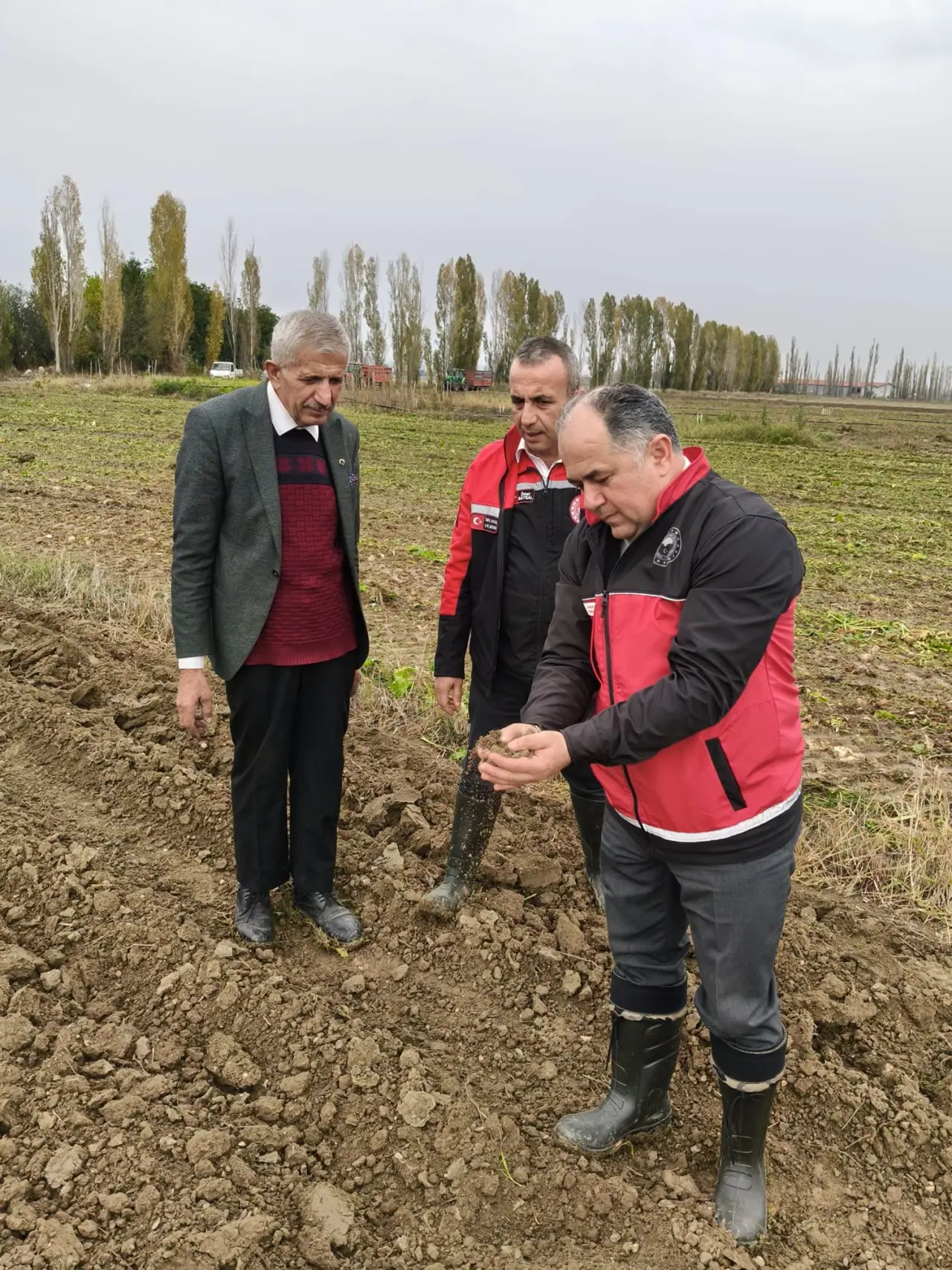 Tarım Heyetinden Tarlada İnceleme 3