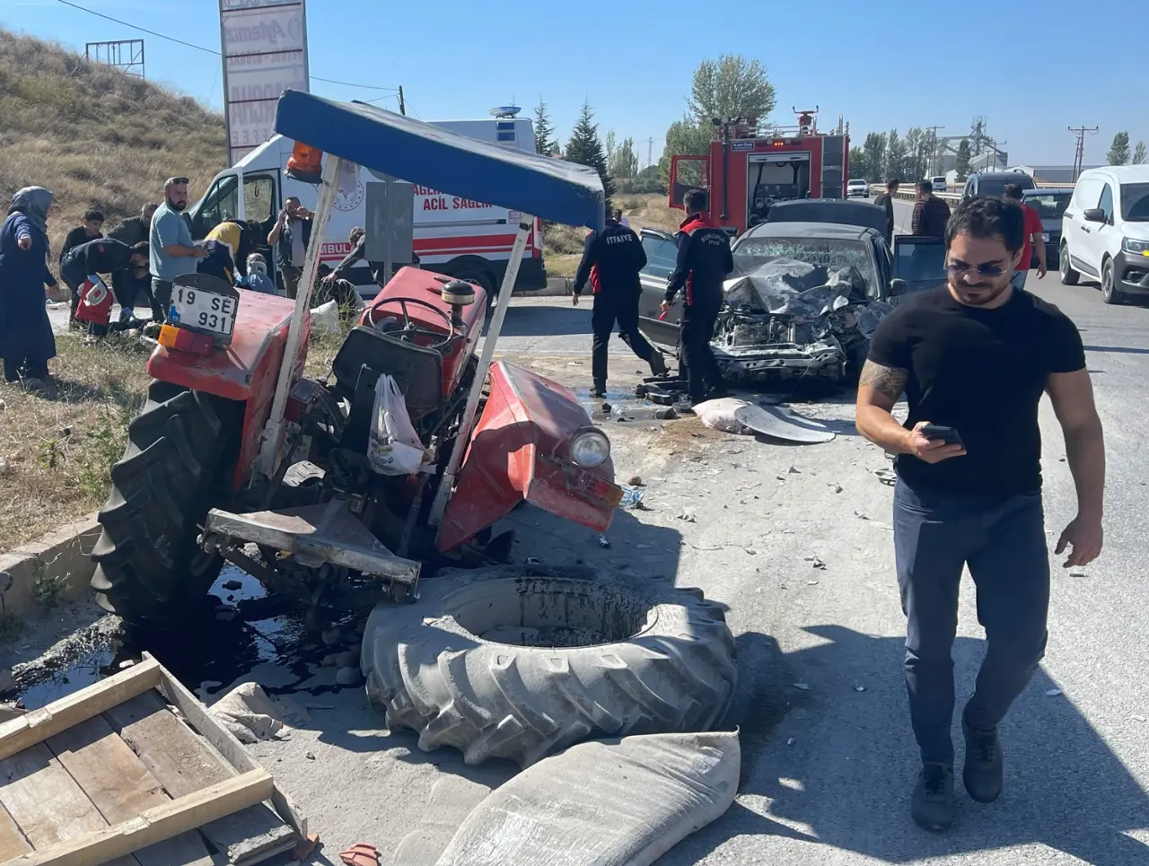 Traktör ile Otomobil Çarpıştı: 7 Yaralı 1