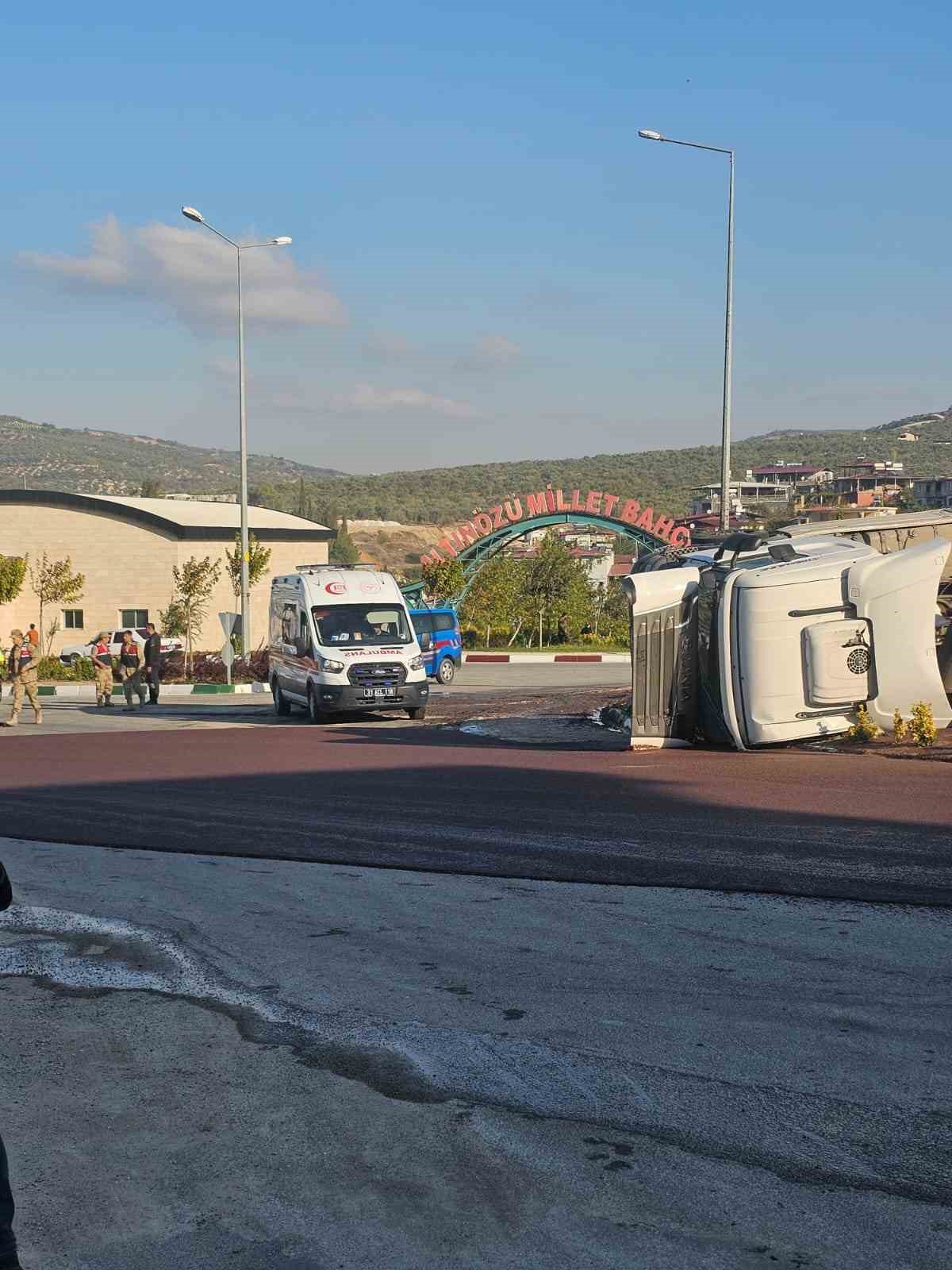 altinozunde-zeytin-posasi-yuklu-tanker-devrildi