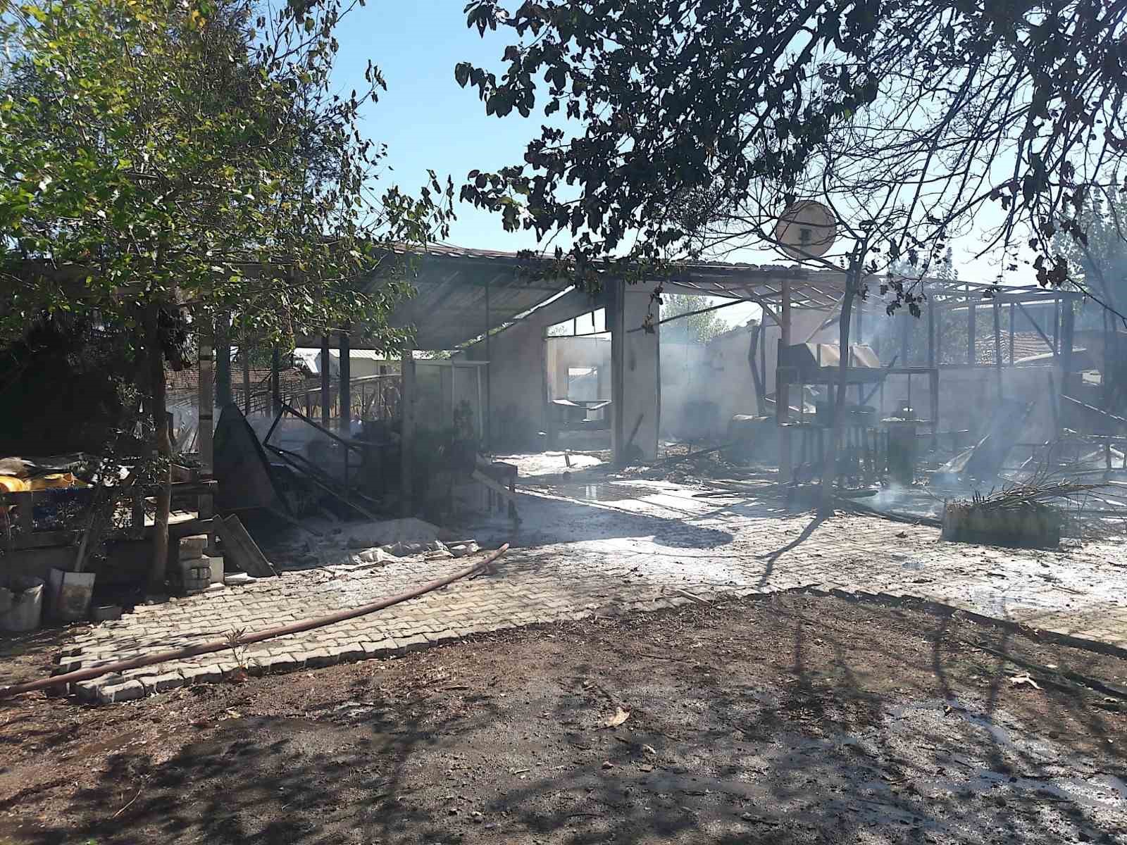 antalyada-terk-edilmis-baraka-alev-topuna-dondu