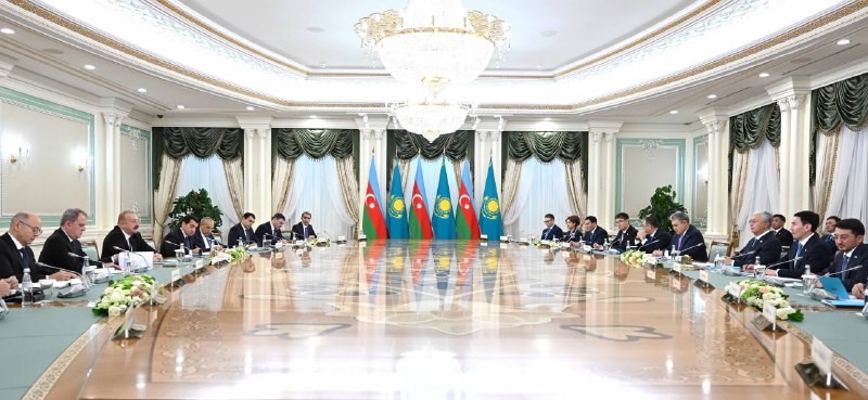 azerbaycan-cumhurbaskani-aliyev-kazak-mevkidasi-tokayev-ile-gorustu