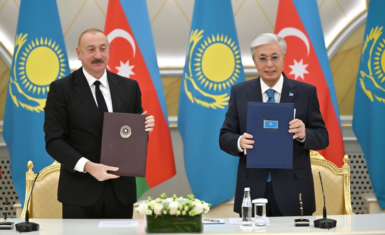 azerbaycan-cumhurbaskani-aliyev-kazak-mevkidasi-tokayev-ile-gorustu
