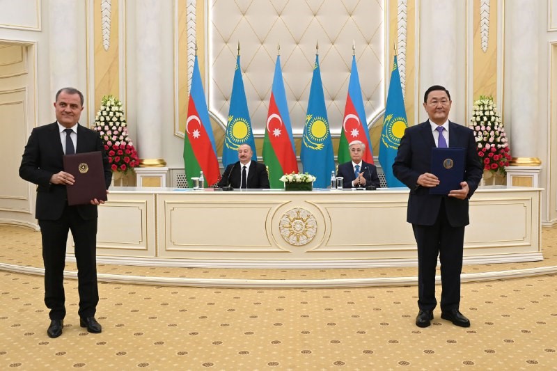 azerbaycan-cumhurbaskani-aliyev-kazak-mevkidasi-tokayev-ile-gorustu