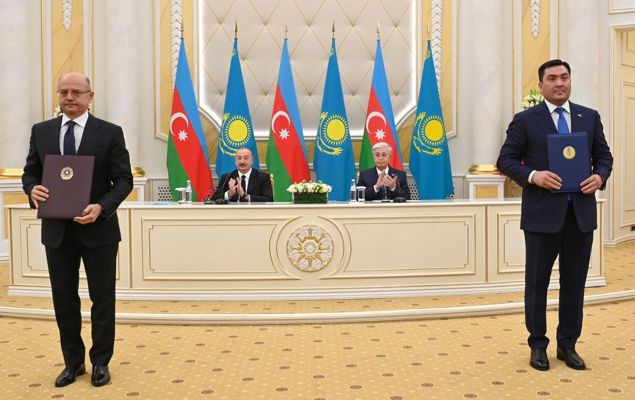 azerbaycan-cumhurbaskani-aliyev-kazak-mevkidasi-tokayev-ile-gorustu