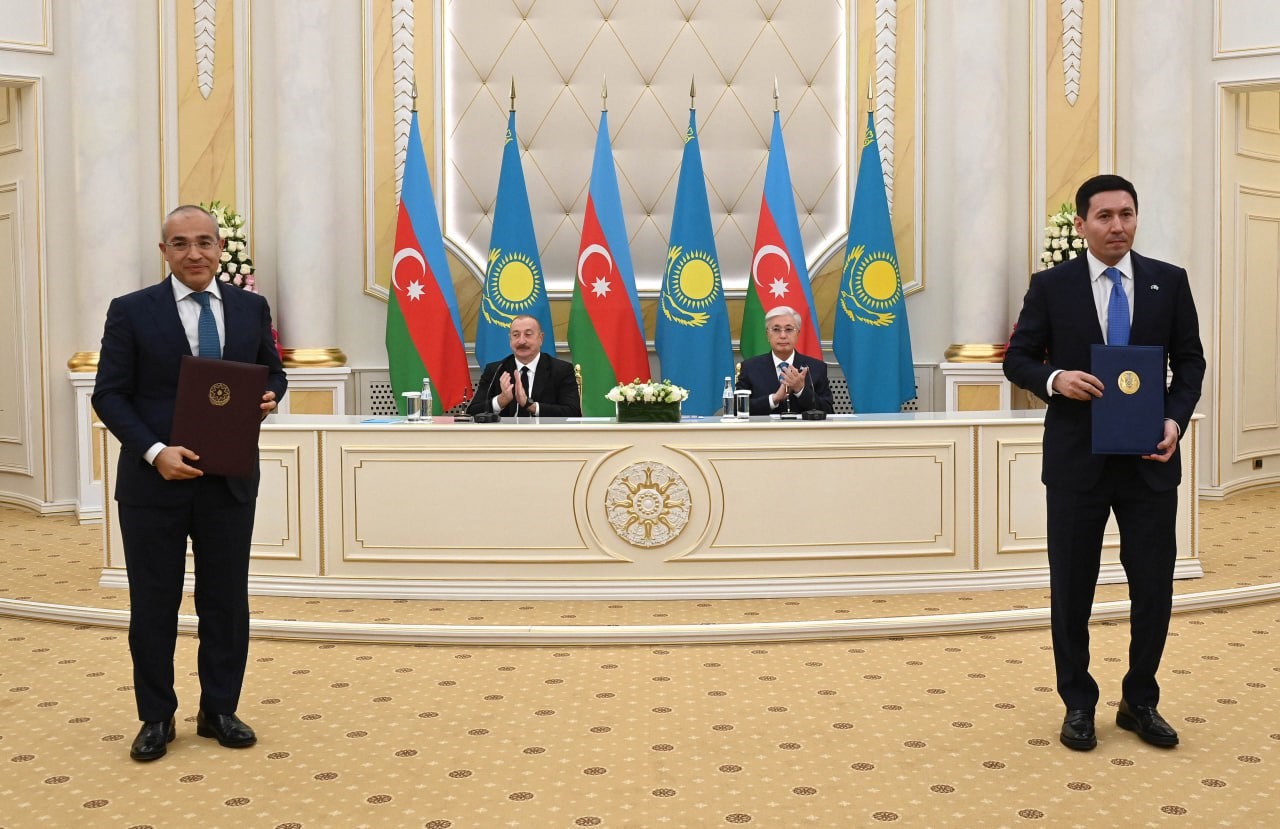 azerbaycan-cumhurbaskani-aliyev-kazak-mevkidasi-tokayev-ile-gorustu