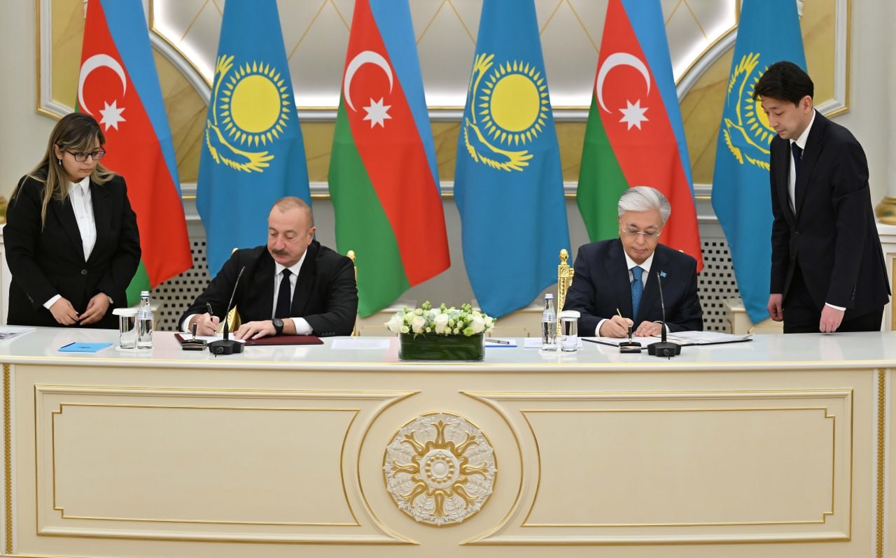 azerbaycan-cumhurbaskani-aliyev-kazak-mevkidasi-tokayev-ile-gorustu