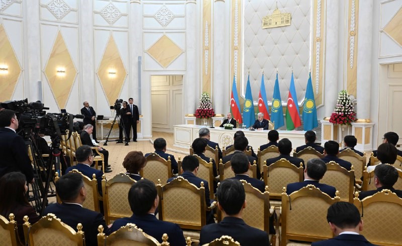 azerbaycan-cumhurbaskani-aliyev-kazak-mevkidasi-tokayev-ile-gorustu