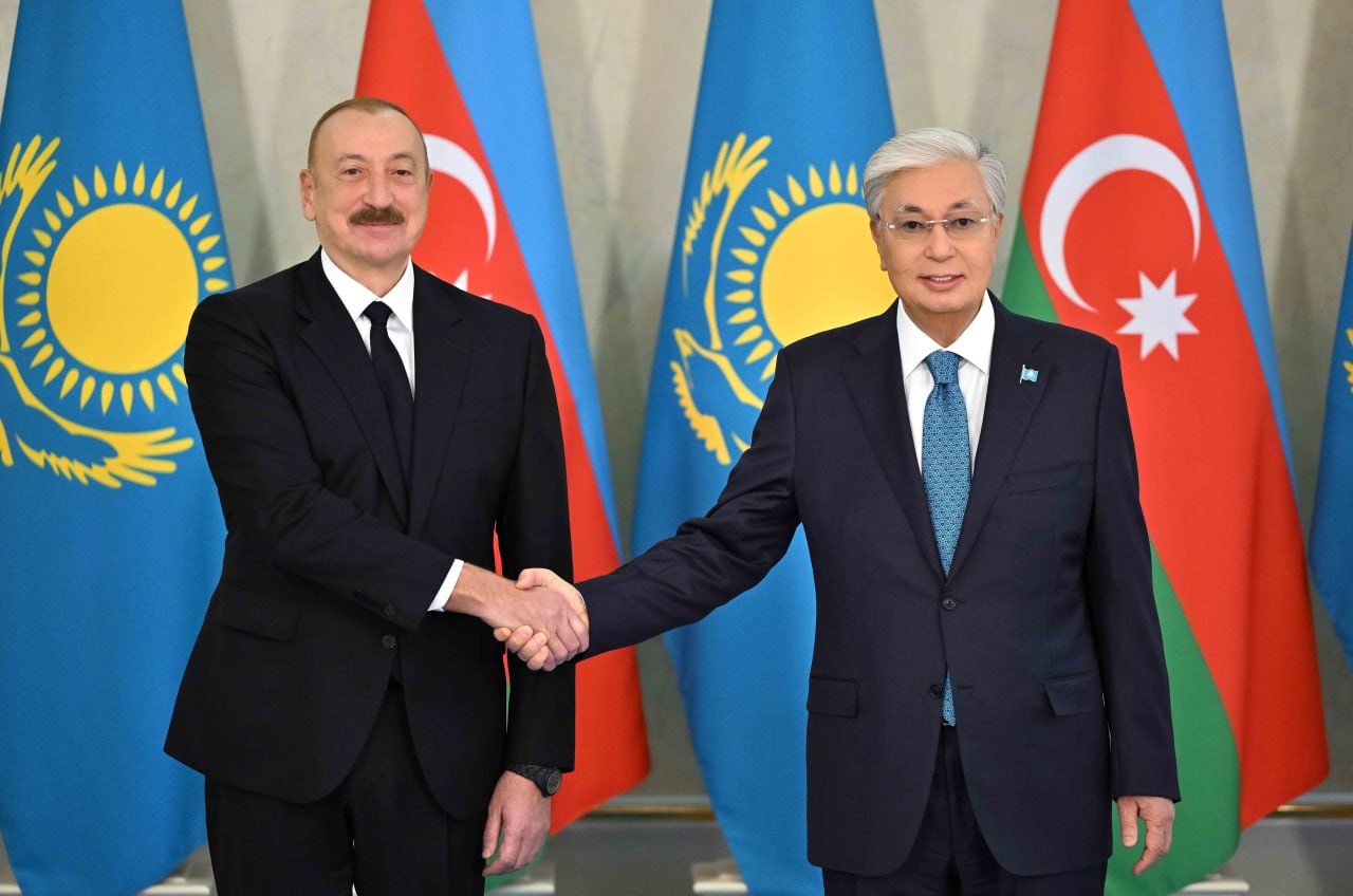 azerbaycan-cumhurbaskani-aliyev-kazak-mevkidasi-tokayev-ile-gorustu