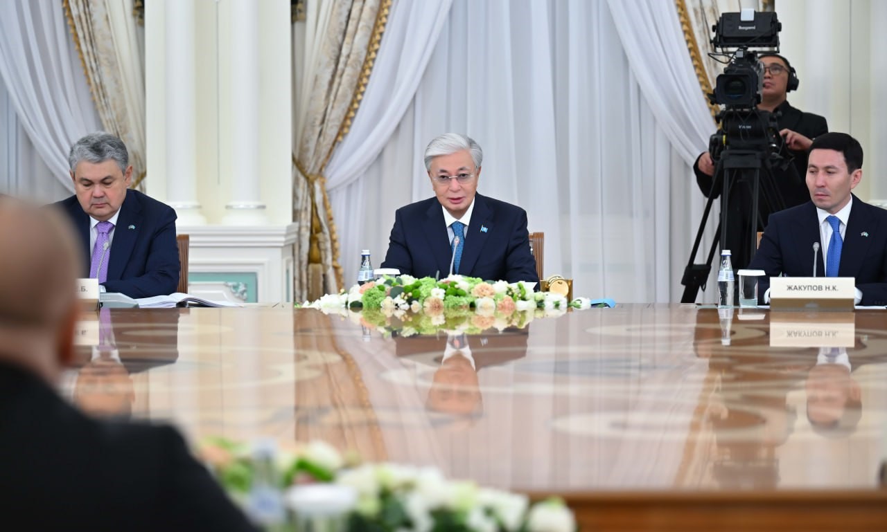 azerbaycan-cumhurbaskani-aliyev-kazak-mevkidasi-tokayev-ile-gorustu