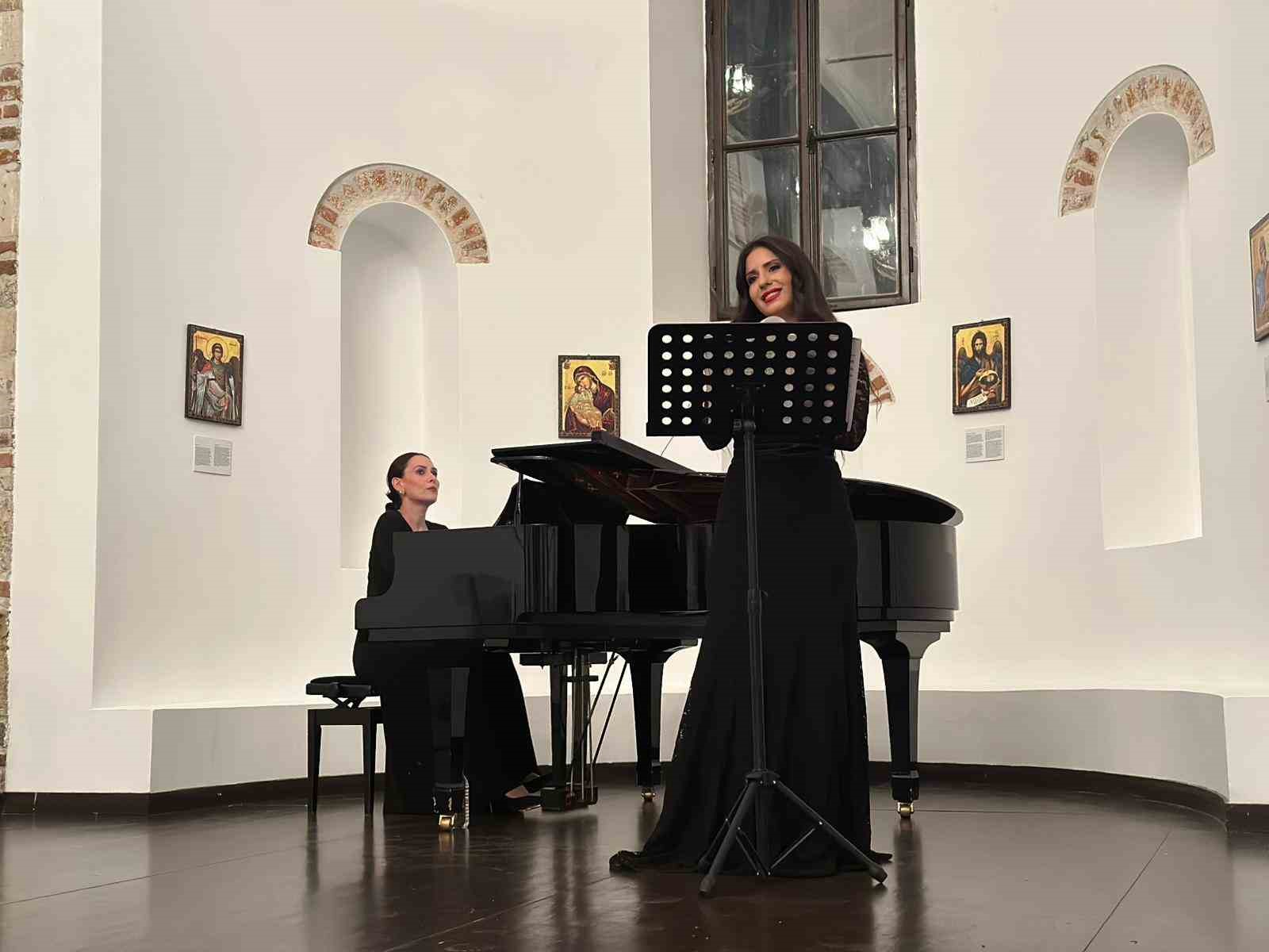 aziz-panteleimon-kilisesinde-guz-resitali
